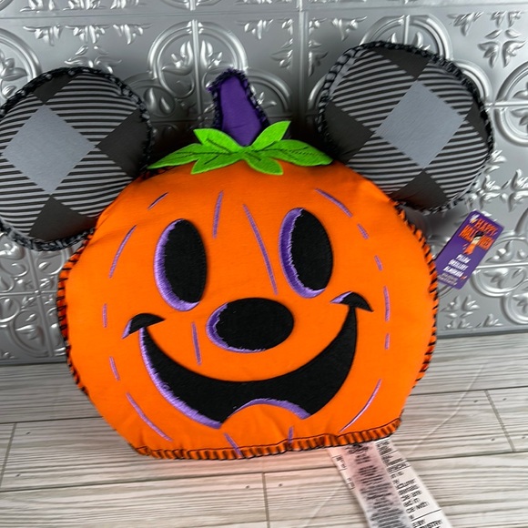 2022 mickey pumpkin pillow disney world park exclusive